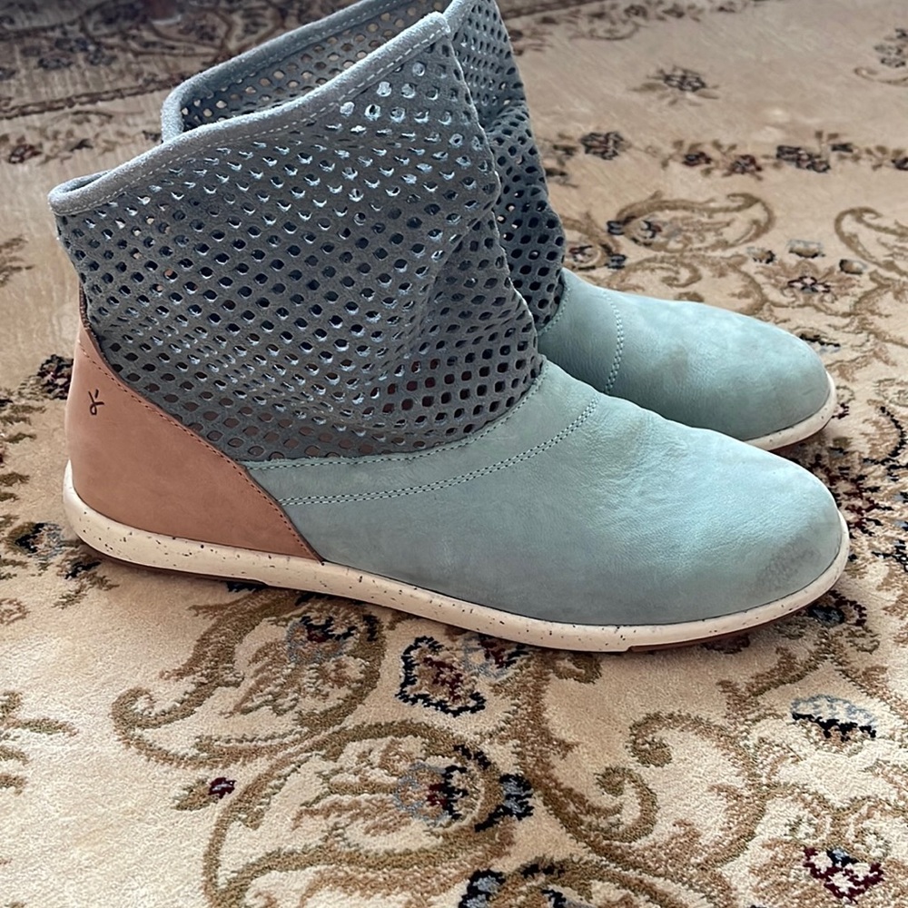 Emu slip on comfort